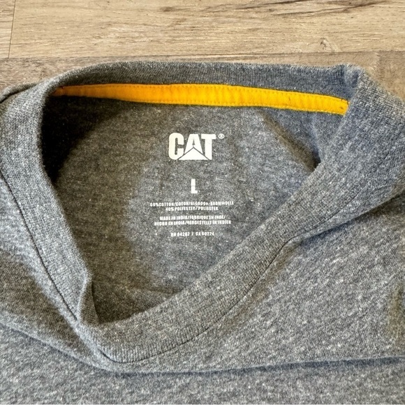 CAT Heavy Equipment Supply Co. grey and white t-shirt men’s L measures 21x28 - Picture 6 of 6